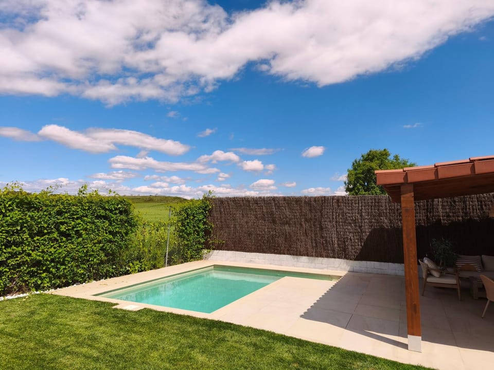 Bonita casa con jardín y piscina House in Community of Madrid