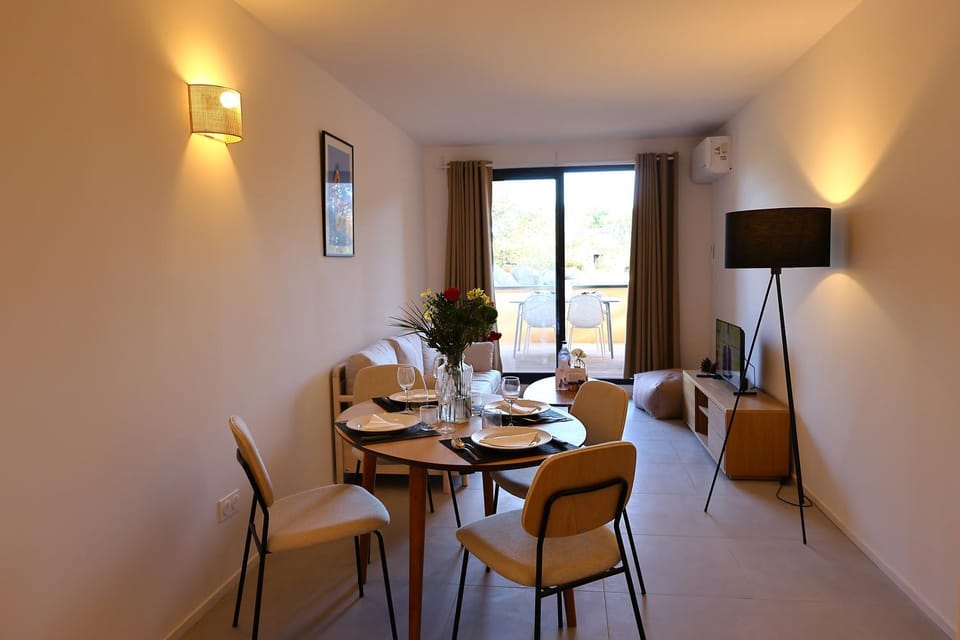 TV and multimedia, Living room, Dining area
