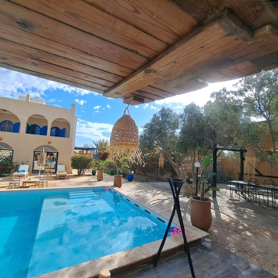 Swimming pool