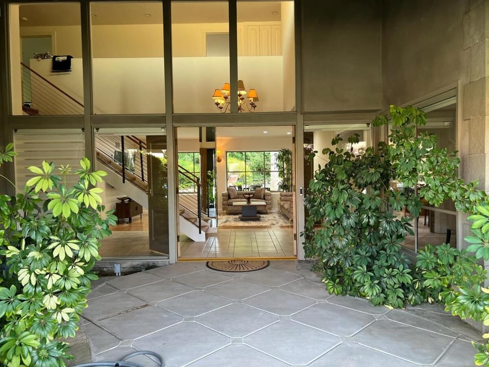 Porter Paradise House in San Fernando Valley