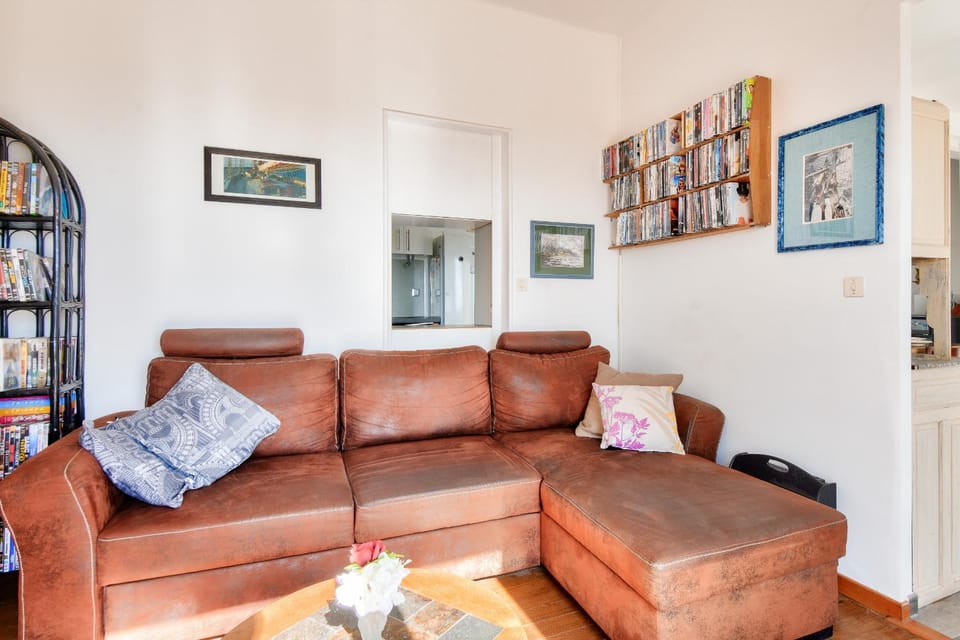 Communal lounge/ TV room, Living room