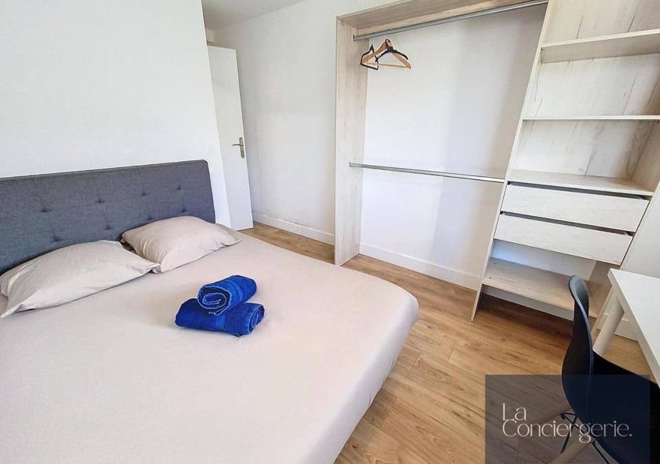 Bed, Bedroom, wardrobe
