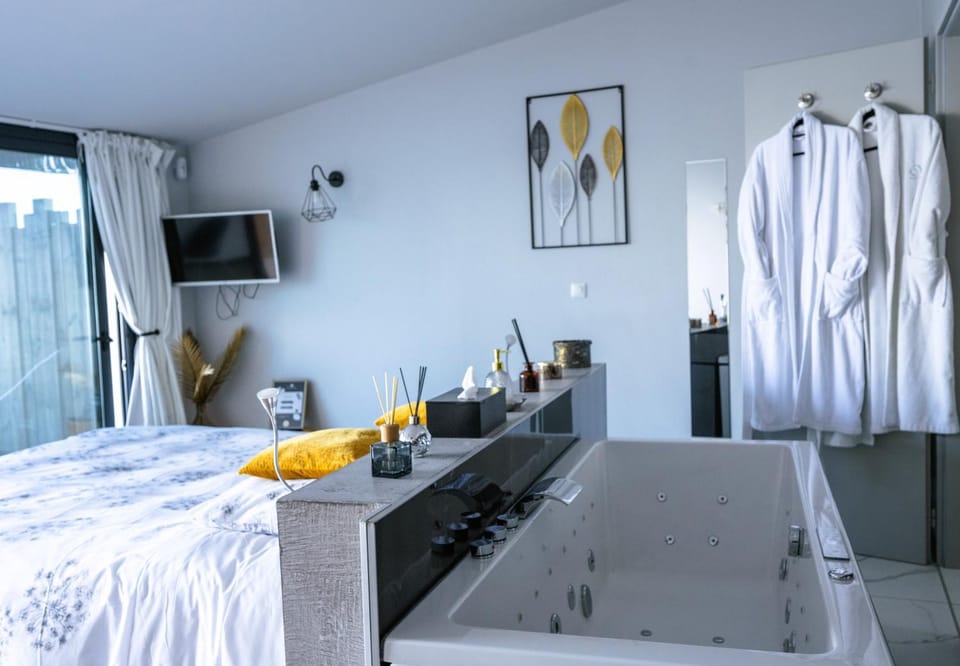 TV and multimedia, Bedroom, towels