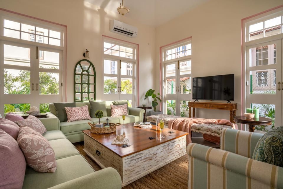 Living room, Seating area
