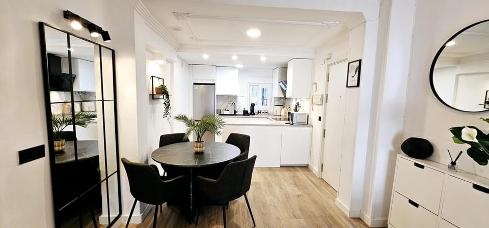 Dining area, kitchen