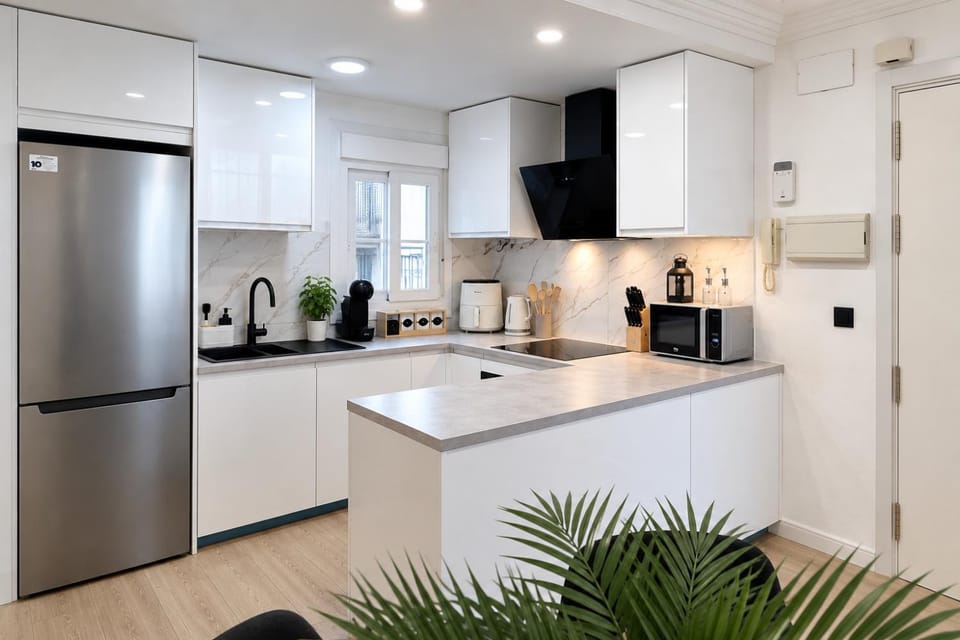 Coffee/tea facilities, Kitchen or kitchenette, dishwasher, stove