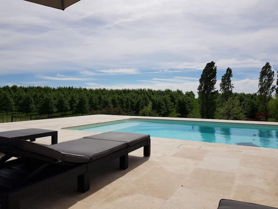 Day, Swimming pool