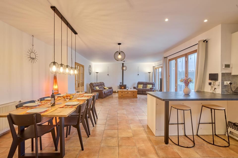 Living room, Dining area