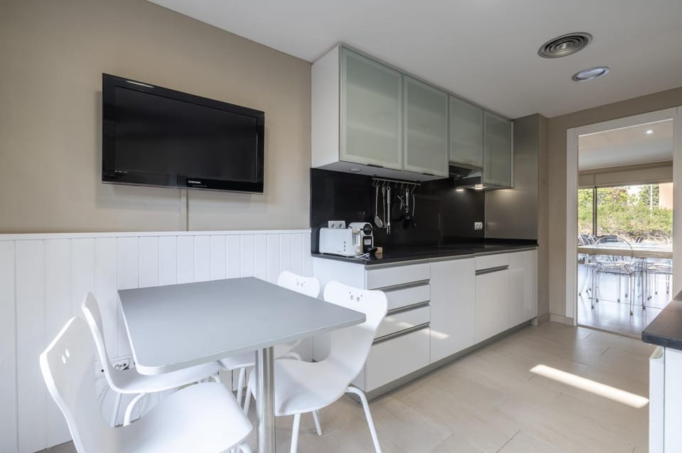 Property building, Kitchen or kitchenette, Living room