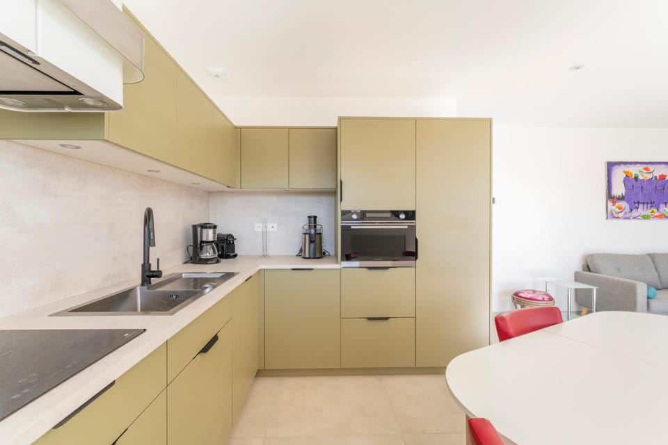 Kitchen or kitchenette, Living room