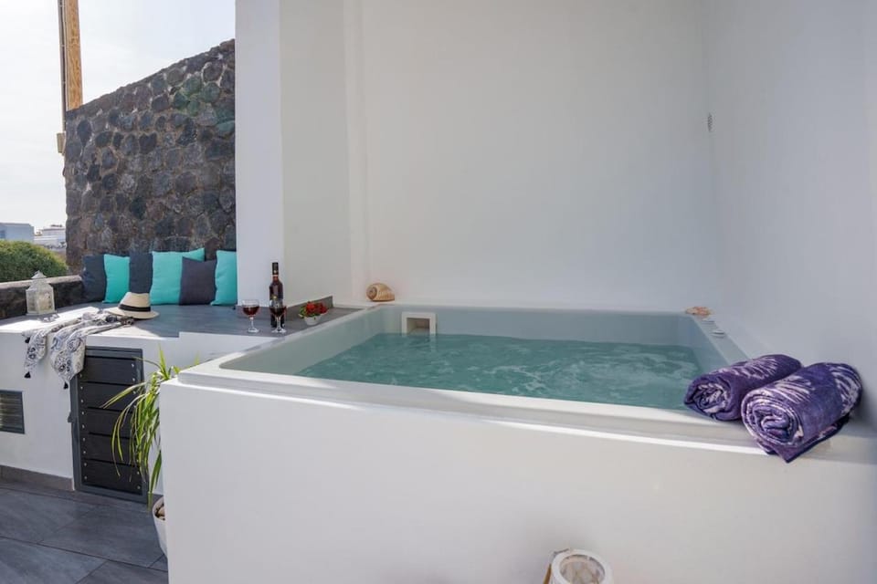 Villa Perla, Luxury villa with private jacuzzi Apartment in Perissa