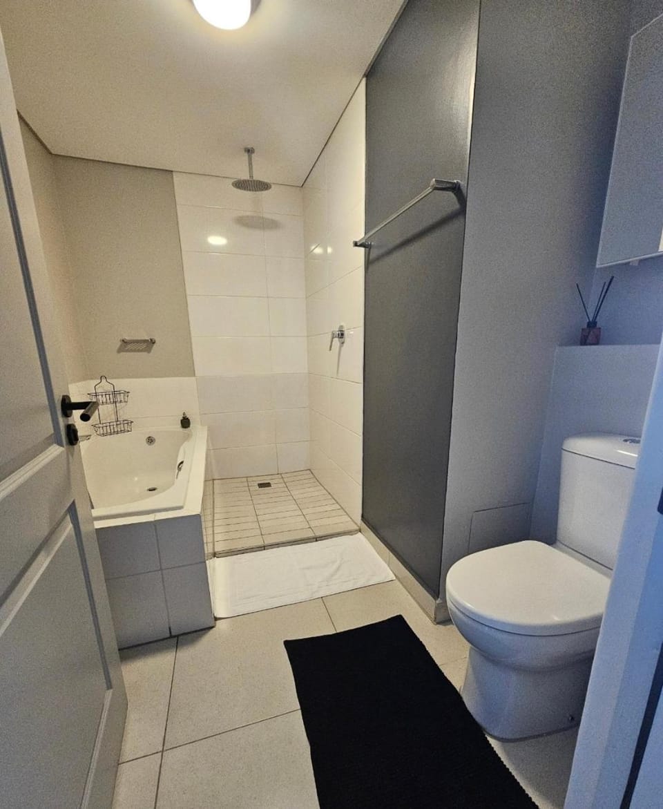 Shower, Toilet, Bathroom, Bath, towels