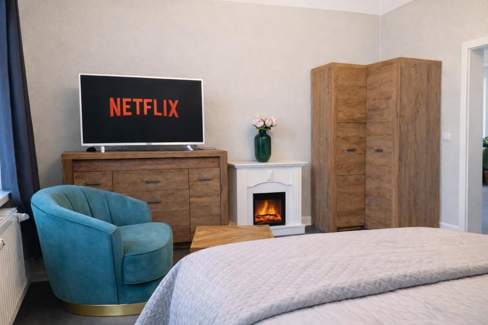 Bed, TV and multimedia, Seating area, Bedroom, fireplace, fireplace, wardrobe