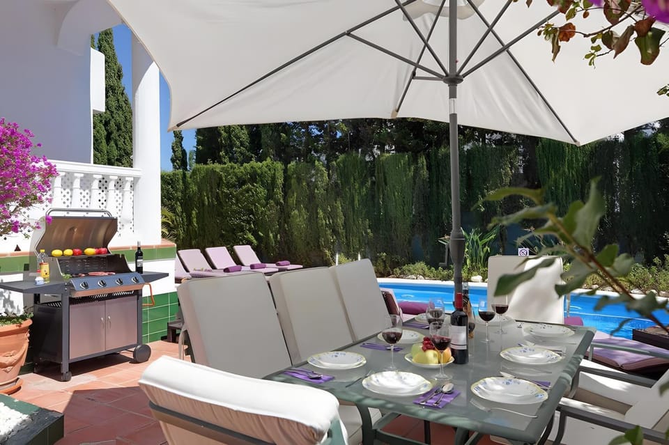 Property building, Balcony/Terrace, Living room