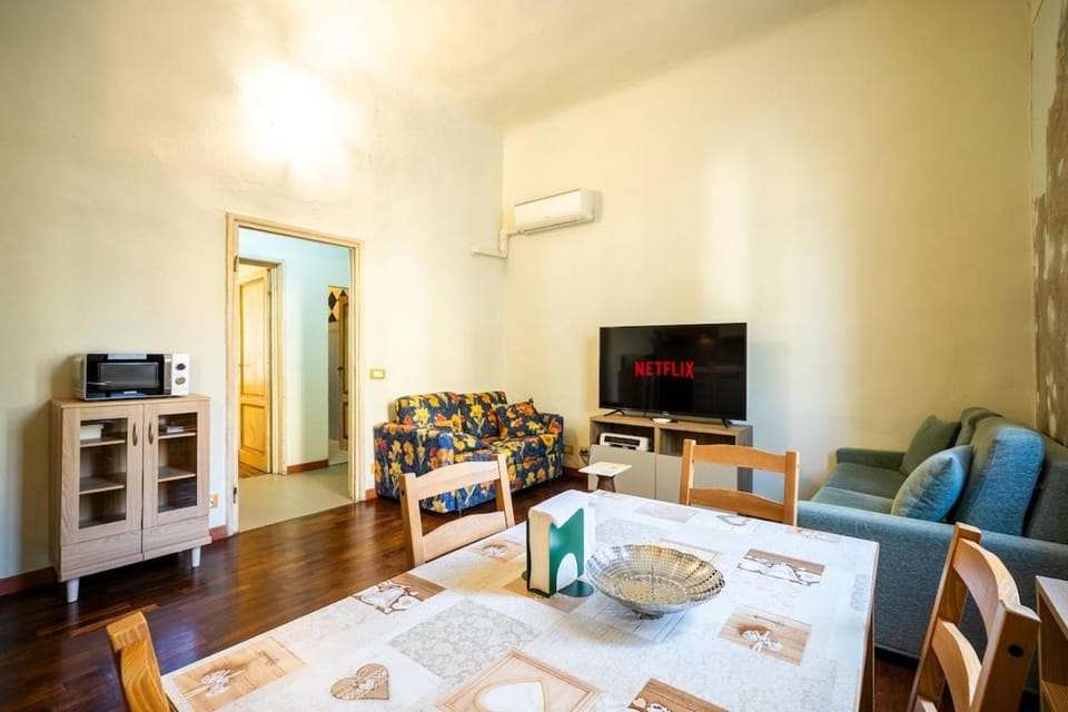 Communal lounge/ TV room, TV and multimedia, Kitchen or kitchenette, Living room, Seating area, Dining area, Evening entertainment, minibar, air conditioner