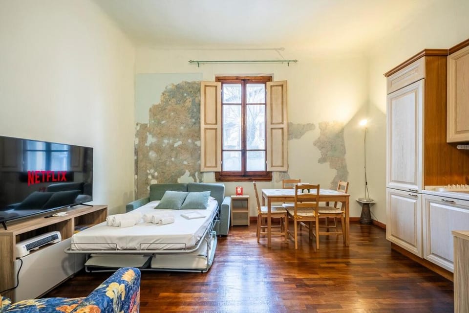 Communal lounge/ TV room, Bed, TV and multimedia, Kitchen or kitchenette, Living room, Photo of the whole room, Seating area, Dining area, Evening entertainment, Bedroom