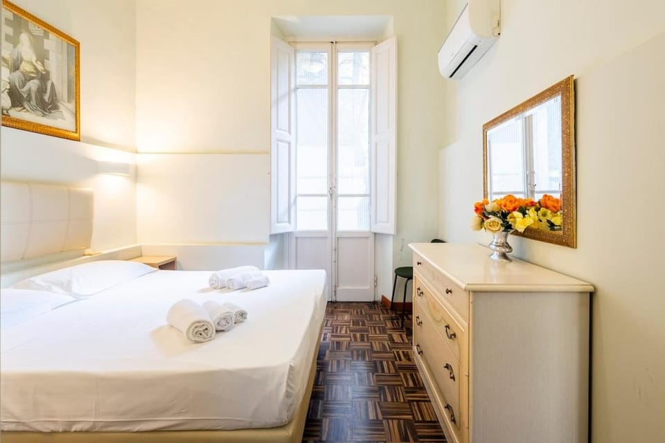 Bed, TV and multimedia, Kitchen or kitchenette, Photo of the whole room, Bedroom, hair dresser, towels, wardrobe, air conditioner