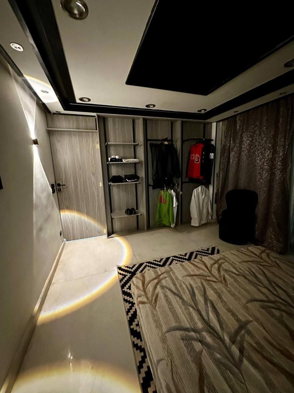 Photo of the whole room, Bedroom, wardrobe