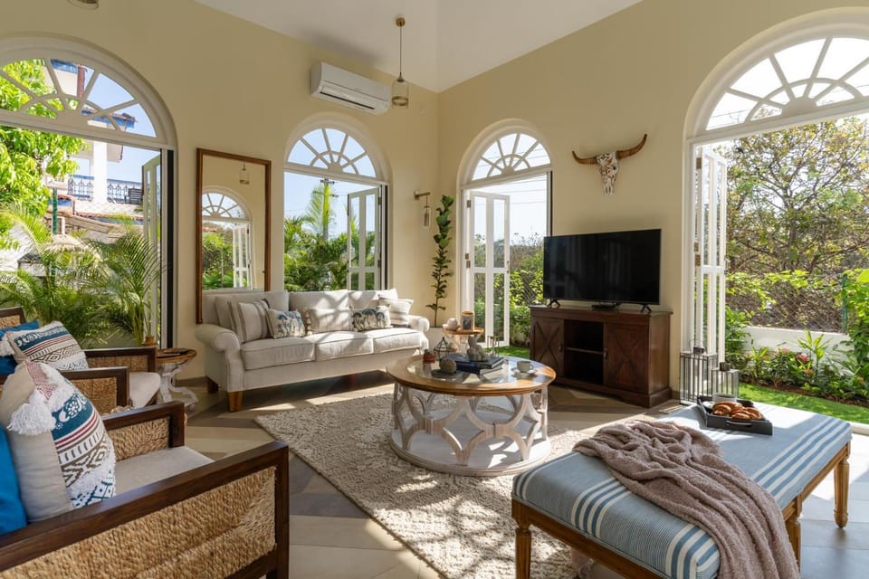 Garden, TV and multimedia, Living room, Seating area, Garden view, air conditioner