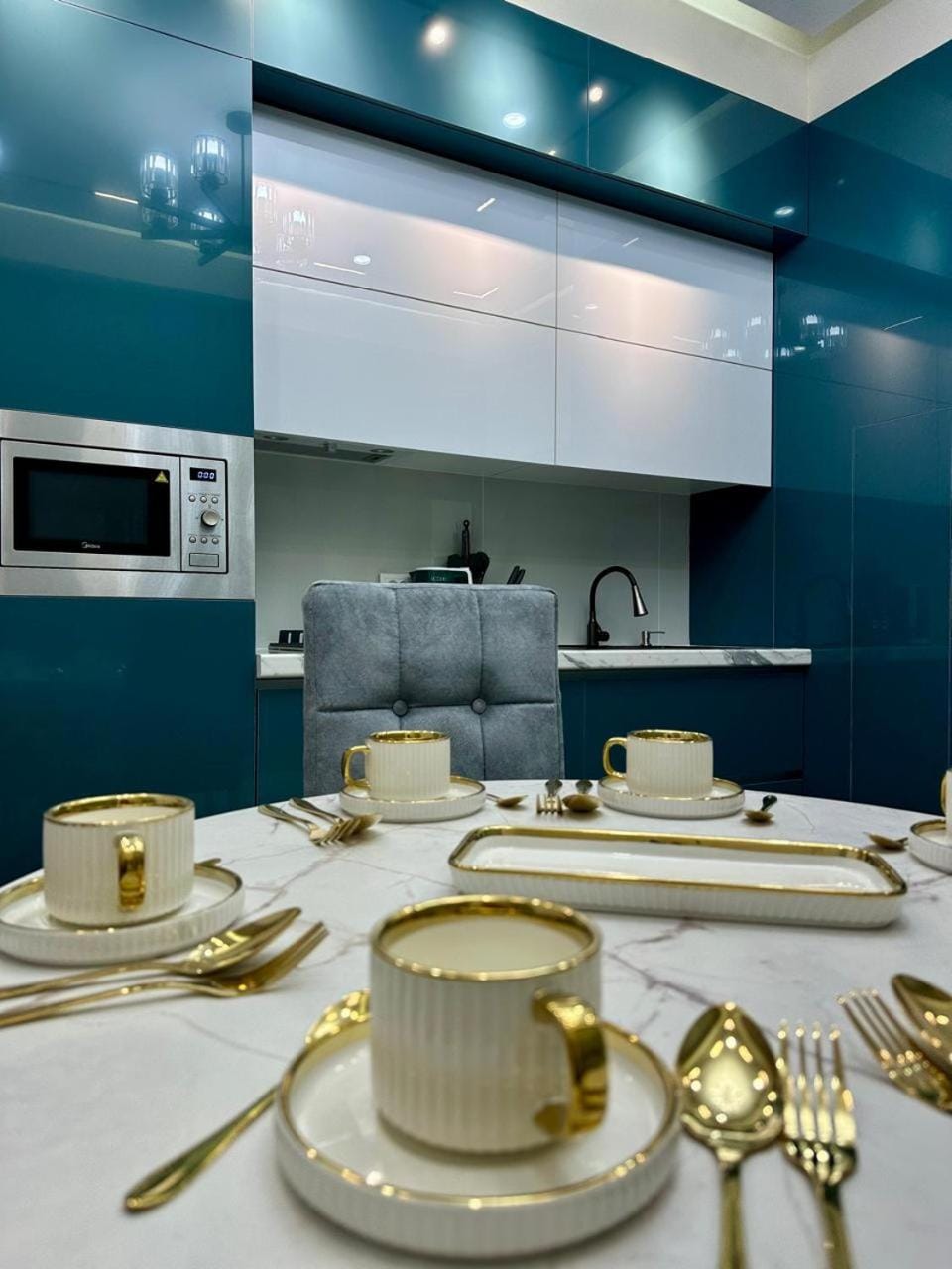 Kitchen or kitchenette, Food and drinks