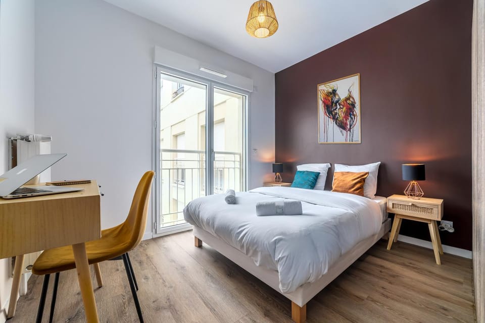 Bed, Photo of the whole room, Bedroom