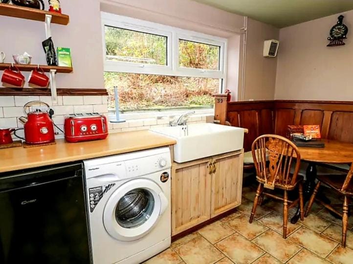 Steam Railway Cottage House in Penrhyndeudraeth