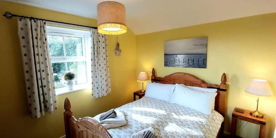 Steam Railway Cottage House in Penrhyndeudraeth