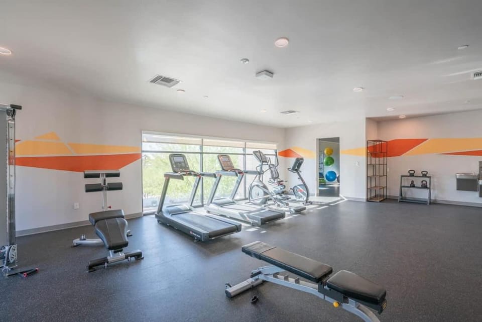 Sleek2BDPool Gym Parking WD Sleeps8 Apartment in Tempe