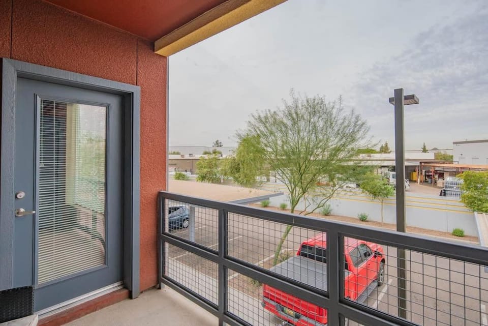 Sleek2BDPool Gym Parking WD Sleeps8 Apartment in Tempe