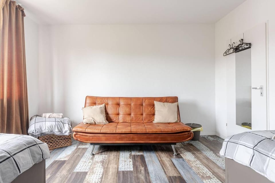 Bed, Seating area, Bedroom