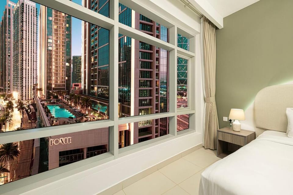Bedroom, City view