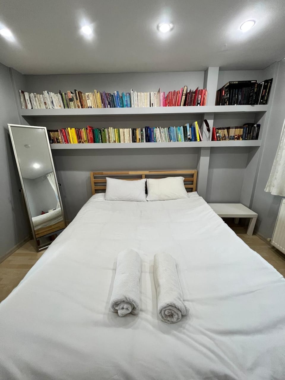 Bed, Library, Bedroom, towels