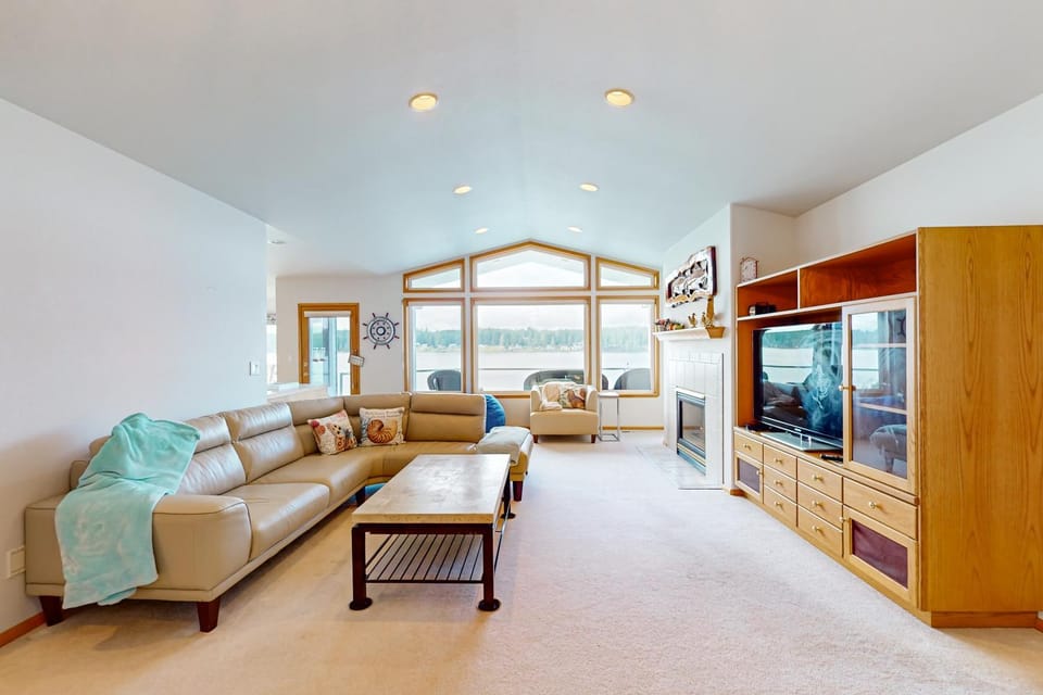 East Haven Lodge House in Puget Sound