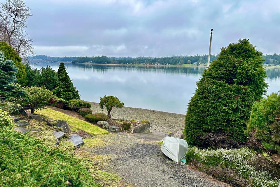East Haven Lodge House in Puget Sound