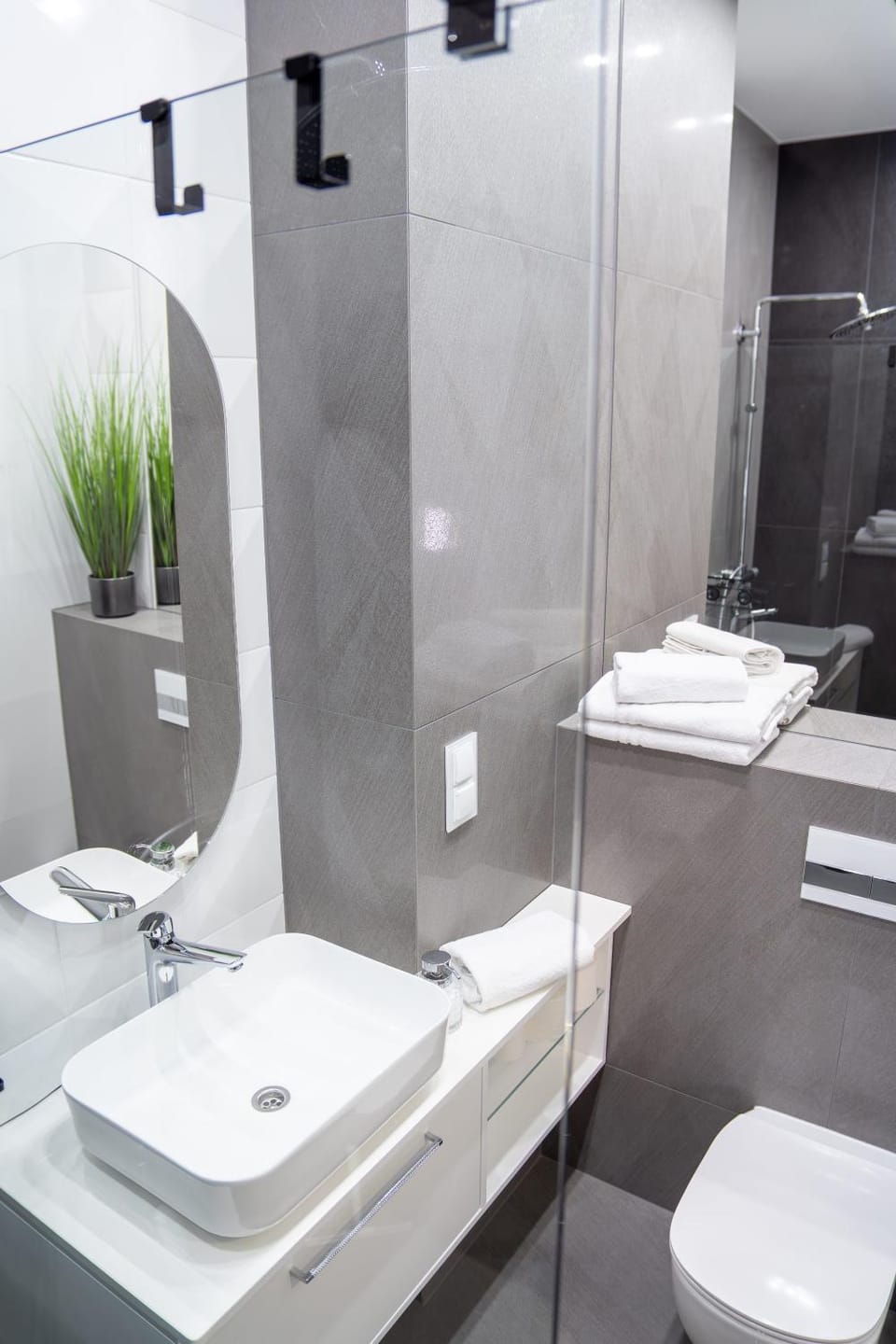 Shower, Toilet, Bathroom, towels
