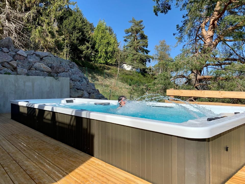 Hot Tub, Swimming pool