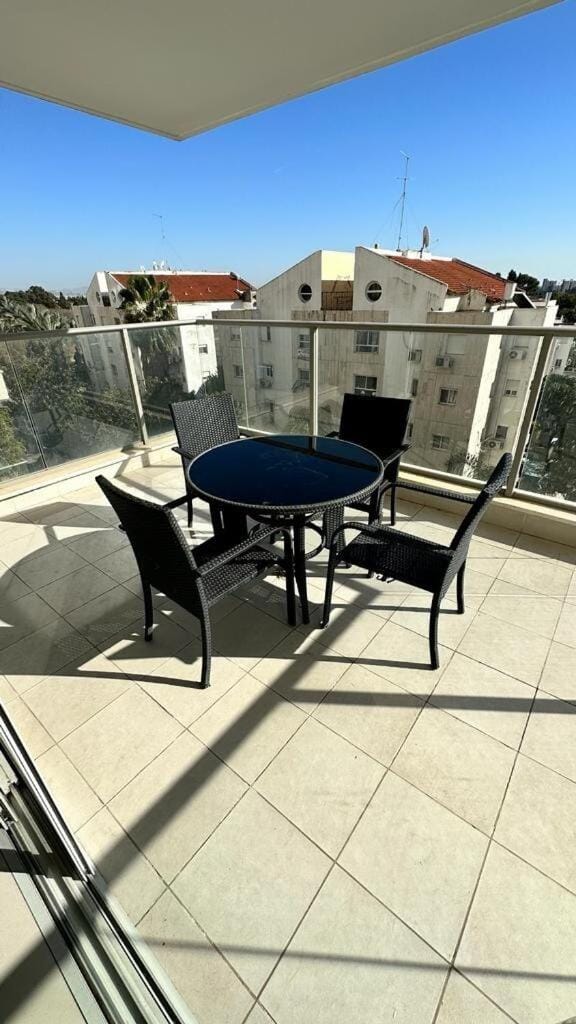 דירת אירוח בפרדס חנה Apartment in Haifa District