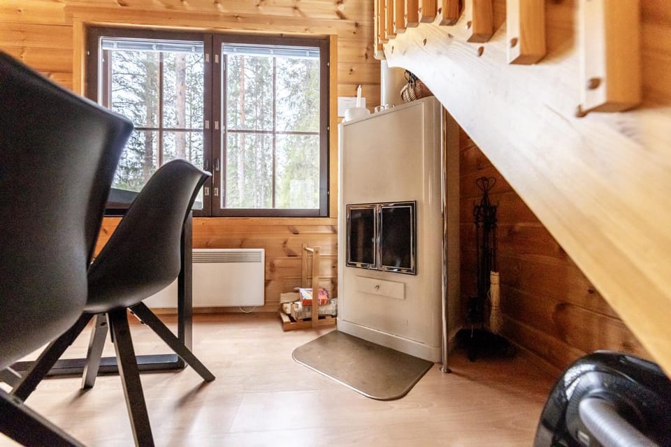 Seating area, fireplace