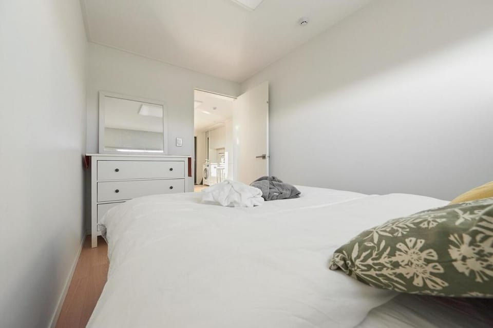 Newly Built, Quiet 2BR, 10min Walk to Seoul Stn Apartment in Seoul