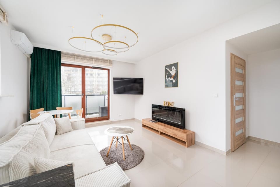 Communal lounge/ TV room, Bed, TV and multimedia, Living room, Photo of the whole room, Seating area, Evening entertainment