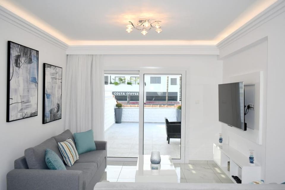 2 Bedroom Apartment, Semeli Complex- By NOMA STAYS Cyprus Apartment in Paphos
