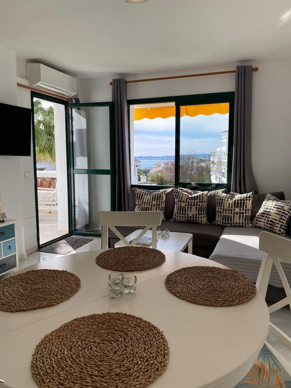 Seaview Torrequebrada Pueblo Apartment in Benalmadena