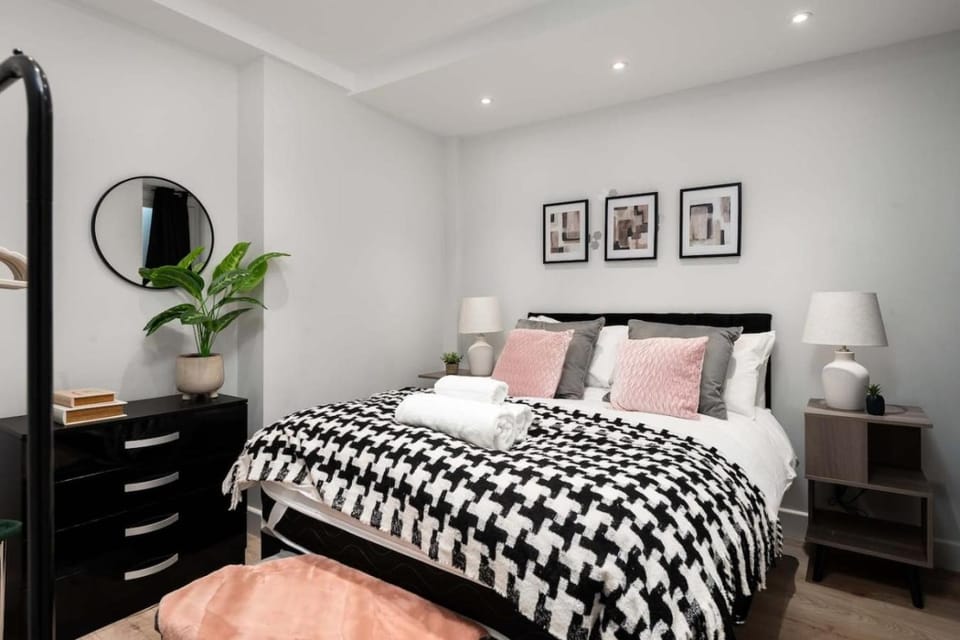2 Bedroom Serviced Apartment, Finsbury Park & Emirates Stadium, Sleeps 6 Apartment in London Borough of Islington