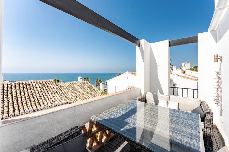 Day, Natural landscape, View (from property/room), Balcony/Terrace, Dining area, Beach, Sea view