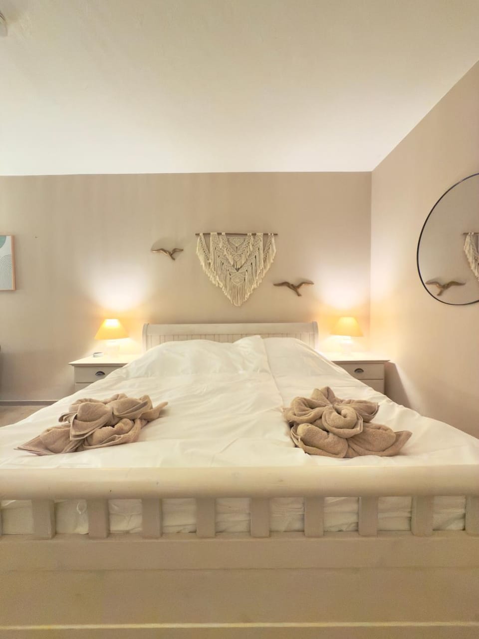Bed, Photo of the whole room, towels
