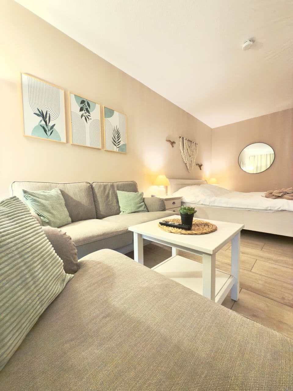 Bed, Living room, Photo of the whole room, Seating area, Bedroom
