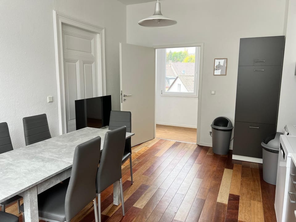 TV and multimedia, Kitchen or kitchenette, Seating area