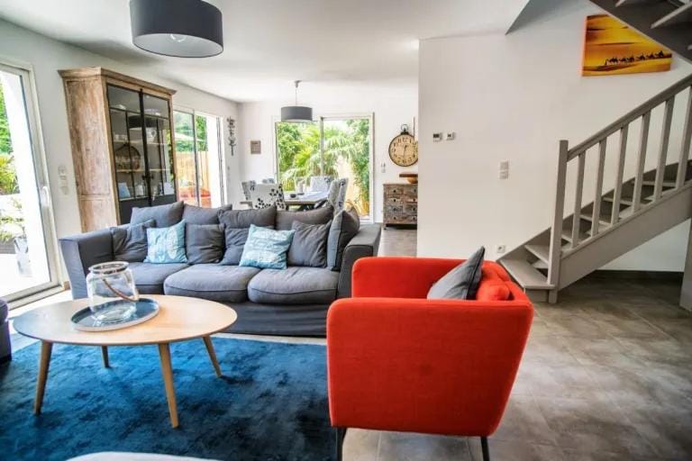 Villa au charme familial avec belle terrasse et piscine chauffée Villa in La Teste-de-Buch
