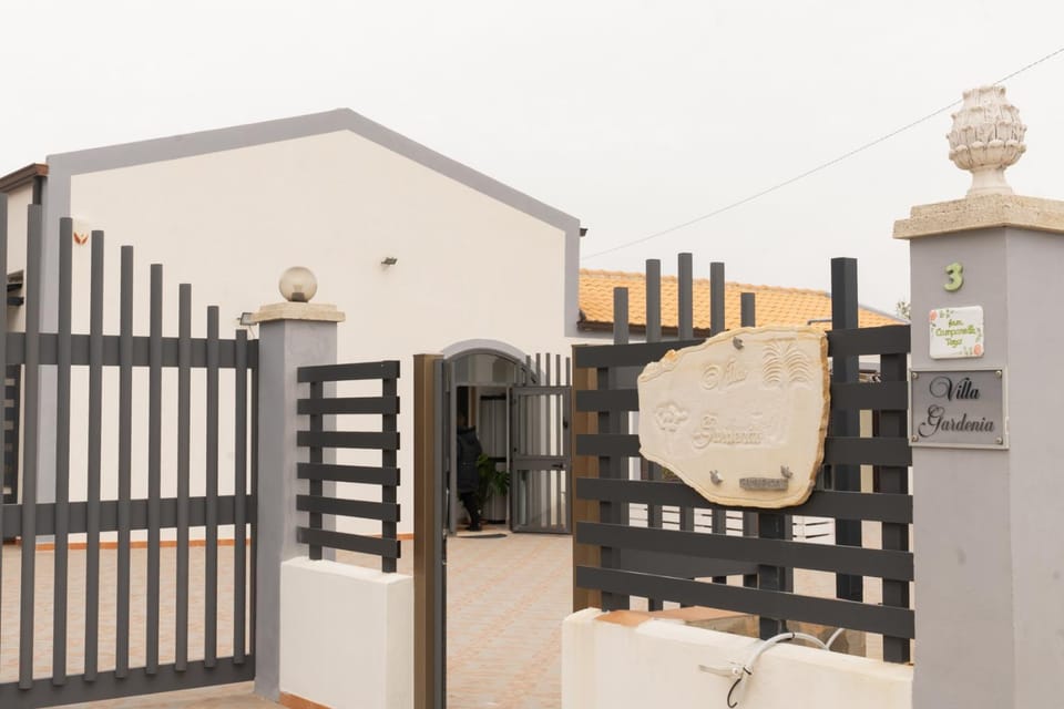 villa Gardenia fronte mare x4 apartaments House in Santa Maria del Focallo