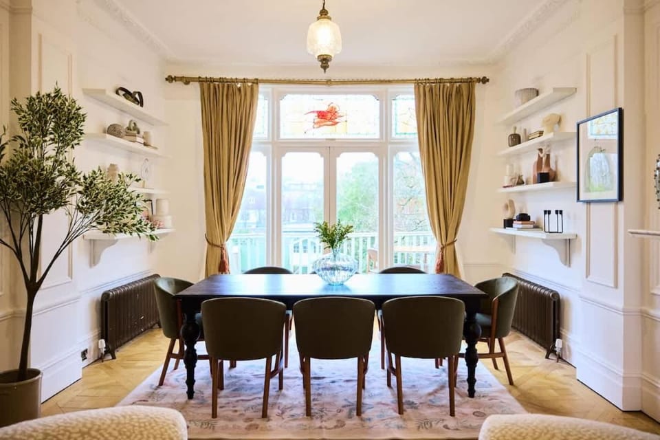 The Rosebery Retreat - Inviting 4BDR with Garden House in London